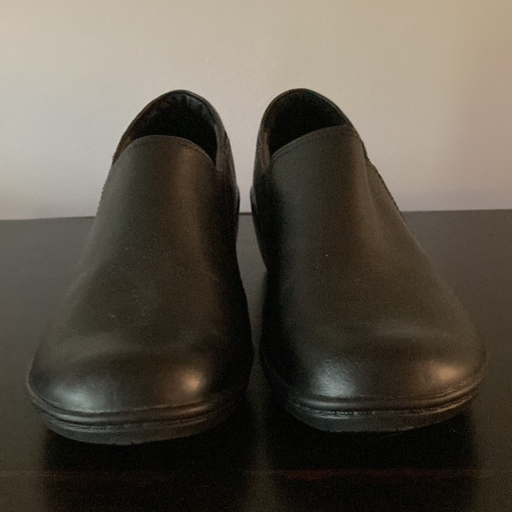 Clarks Slip Resistant Size 7 - Picture 2 of 3